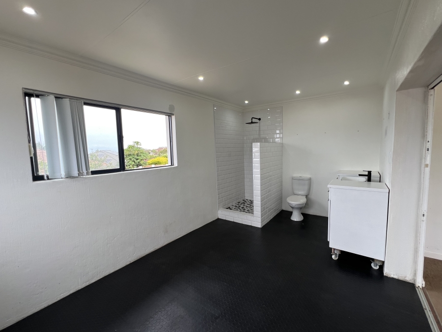 2 Bedroom Property for Sale in Wavecrest Eastern Cape